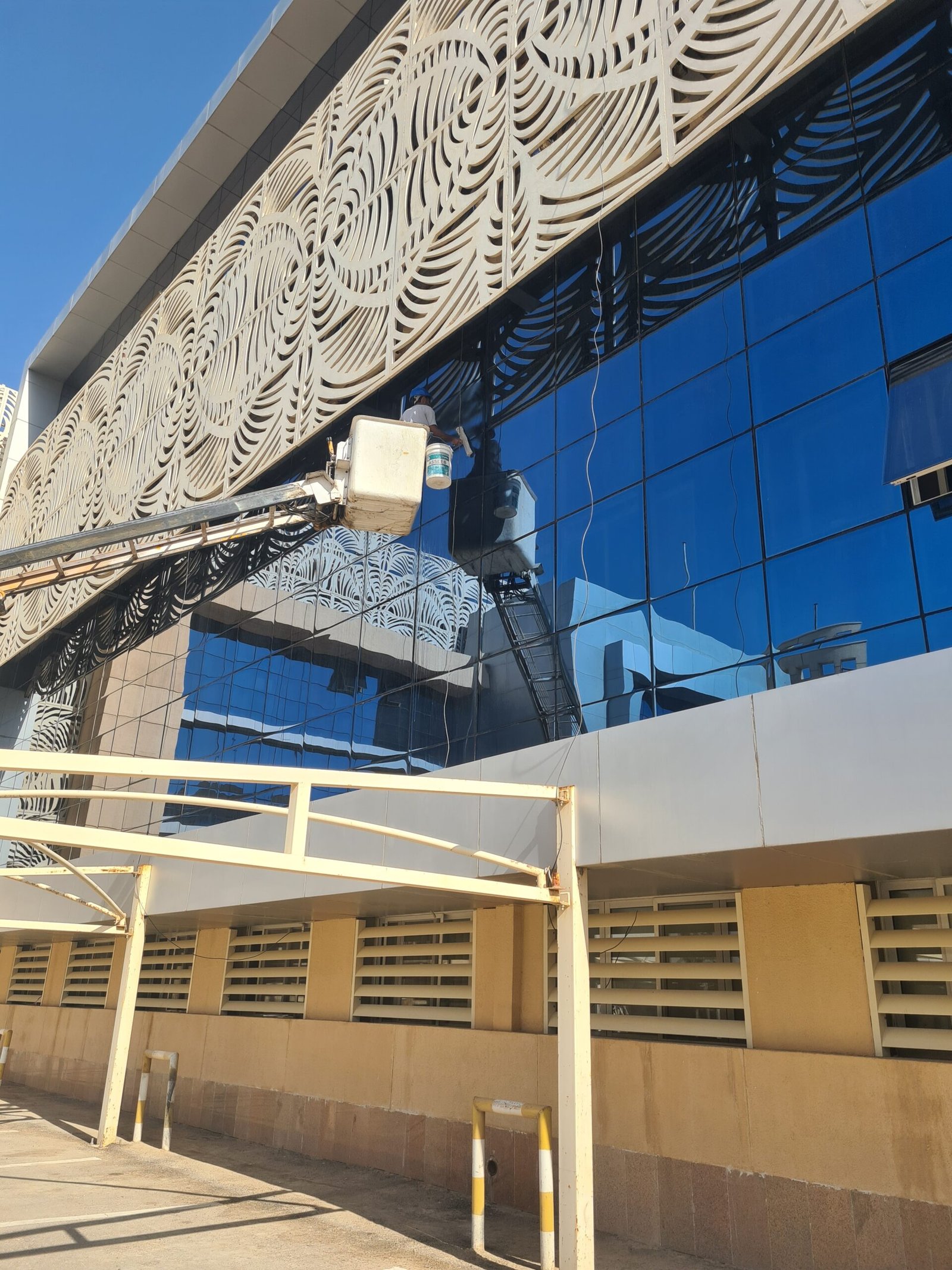 شركة تنظيف واجهات زجاجية
